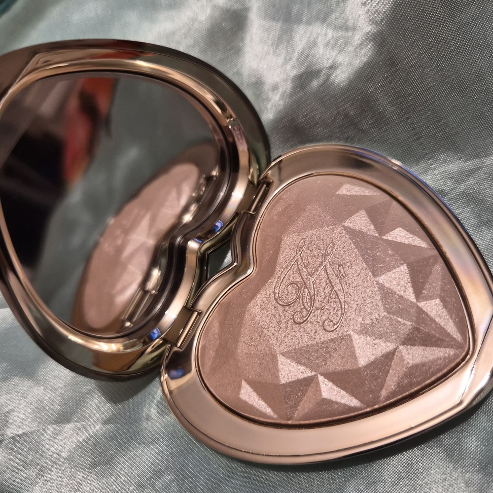 Too Faced Heart-Shaped Highlighter in Shimmering Tan